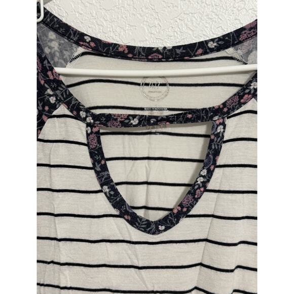 Maurices 24/7 Women’s Plus Size 2 Floral Striped 3/4 Sleeve Blouse - Picture 5 of 5